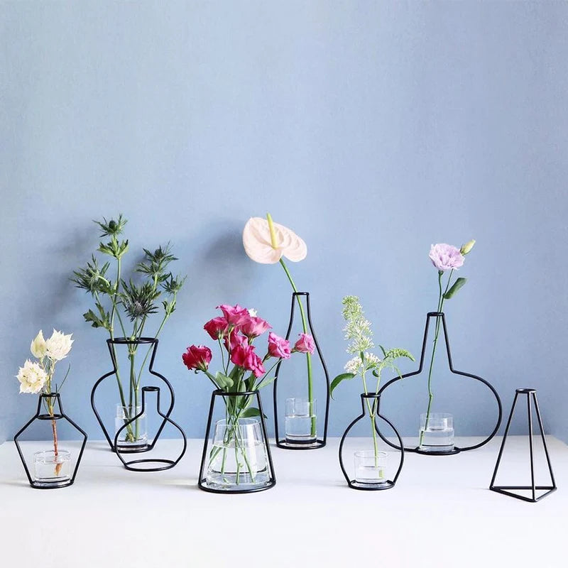 Retro Iron Line Table Vase Holder