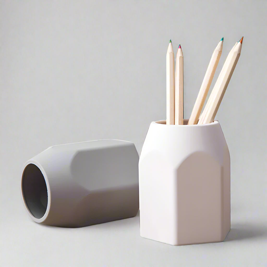 Organize your workspace with this cute silicone pencil holder in solid colors, perfect for adding a touch of Japan-style charm to your desk.