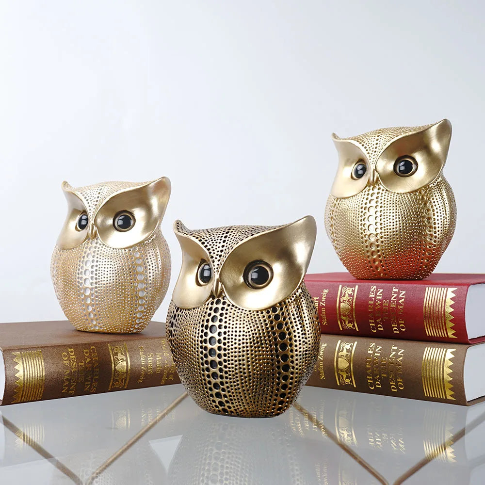 Add charm to your home or office with the Resin Owl Decoration. This intricately detailed owl figurine enhances any space with whimsical elegance.