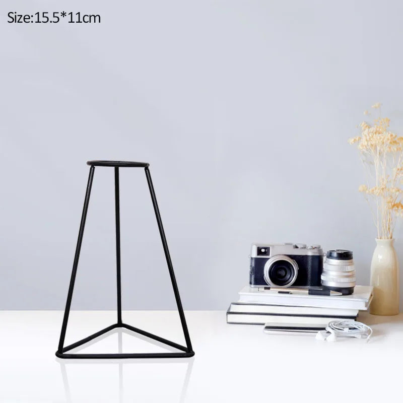 Retro Iron Line Table Vase Holder