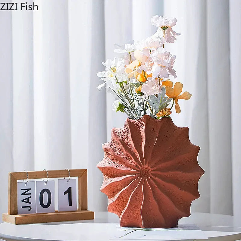Minimalist Shell Shaped Vase