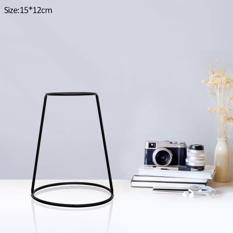 Retro Iron Line Table Vase Holder