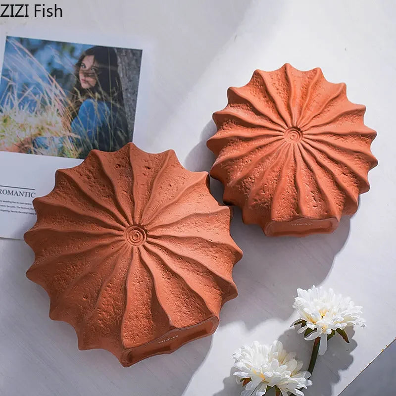 Minimalist Shell Shaped Vase