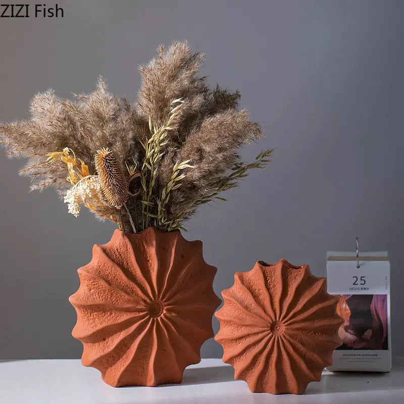 Elevate your decor with our Minimalist Shell Shaped Vase, perfect for hydroponics or floral arrangements in any modern space.