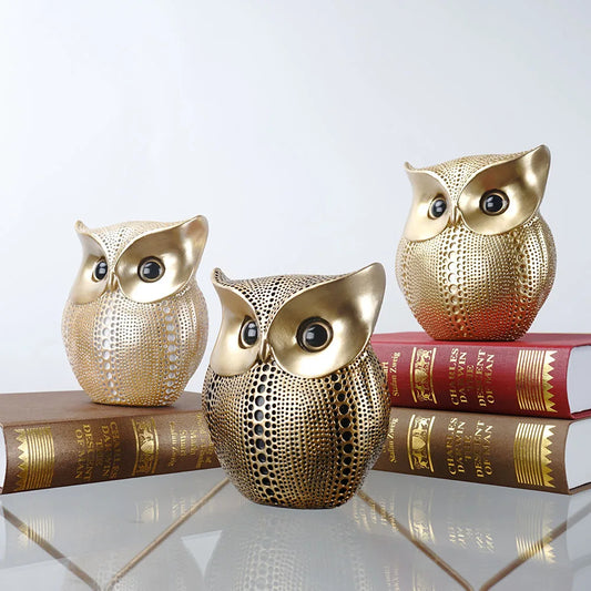 Add charm to your home or office with the Resin Owl Decoration. This intricately detailed owl figurine enhances any space with whimsical elegance.