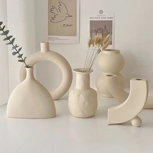 Elevate your space with this modern ceramic vase, perfect for dried flowers. Made from premium materials, it's a stylish gift for any occasion. Order now!