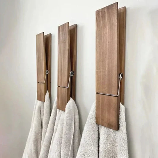 Wooden giant towel clip: 30cm wall-mounted holder, combines creative design with functionality. Durable wood and stainless steel, perfect for rustic-themed bathrooms.